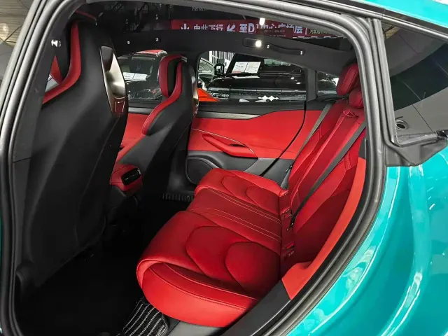 Xiaomi SU7 — Фото автомобиля 9