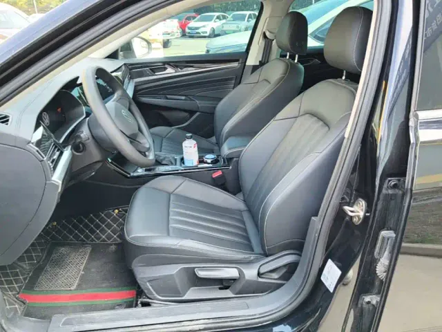 Volkswagen Passat — Фото автомобиля 14