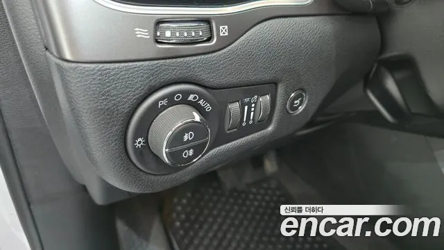 Jeep Cherokee Cherokee(KL) — Фото автомобиля 23