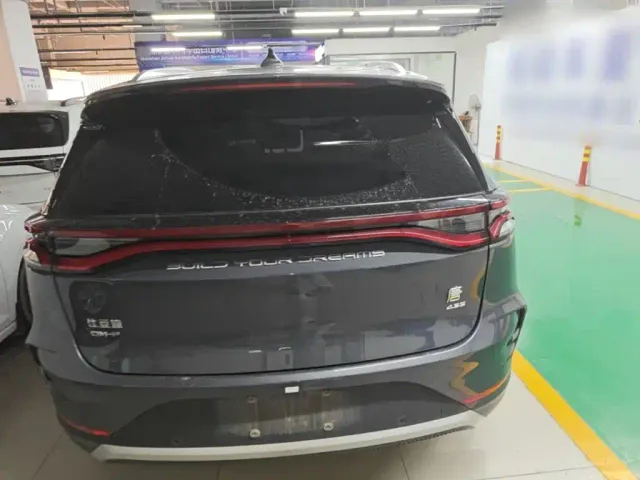 BYD Tang — Фото автомобиля 5