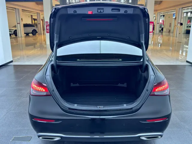 Mercedes-Benz E-Class — Фото автомобиля 13