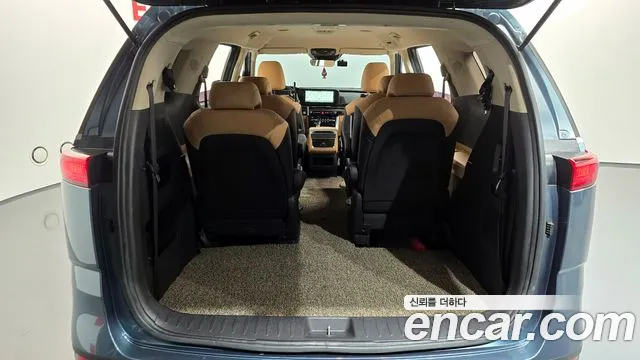 Kia Canival — Фото автомобиля 16
