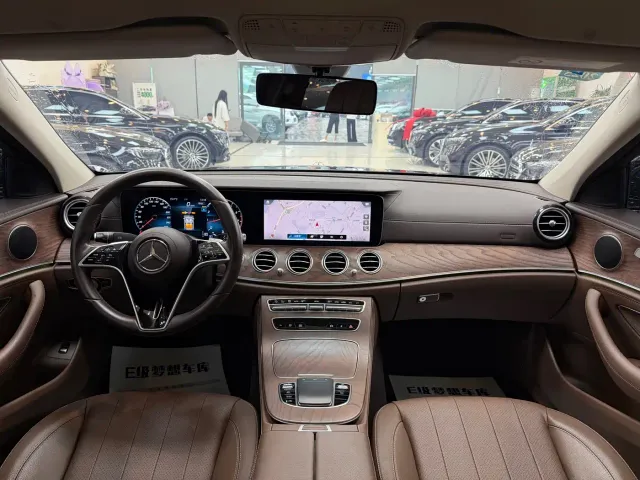 Mercedes-Benz E-Class — Фото автомобиля 10
