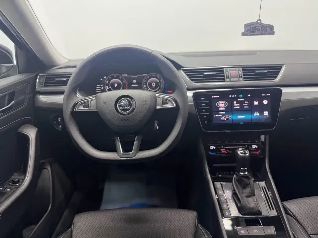 Skoda Superb — Фото автомобиля 14