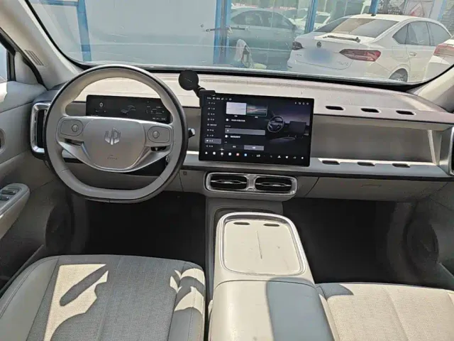 Leapmotor B10 — Фото автомобиля 9