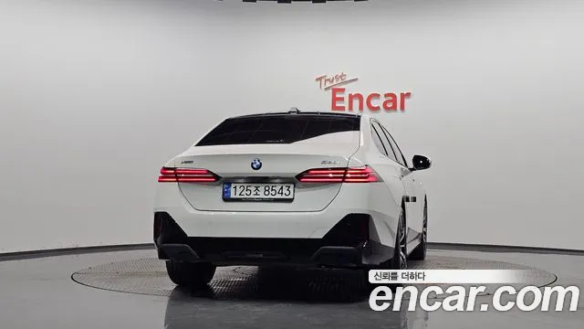 BMW 5 Series G60 — Фото автомобиля 3