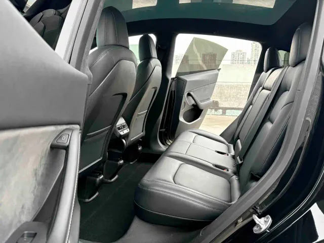Tesla Model Y — Фото автомобиля 15