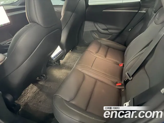 Tesla Model S — Фото автомобиля 12