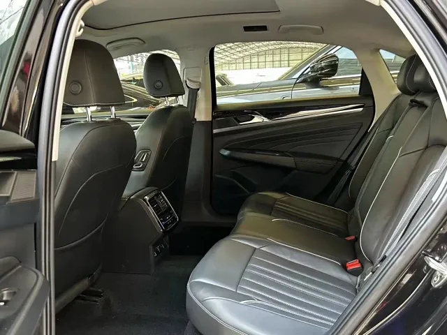Volkswagen Passat — Фото автомобиля 5