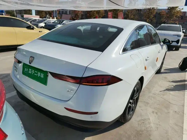 Roewe D7 — Фото автомобиля 6