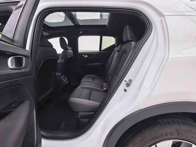 Volvo XC40 — Фото автомобиля 16