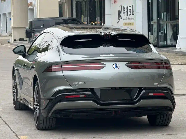 Denza Z9GT — Фото автомобиля 4