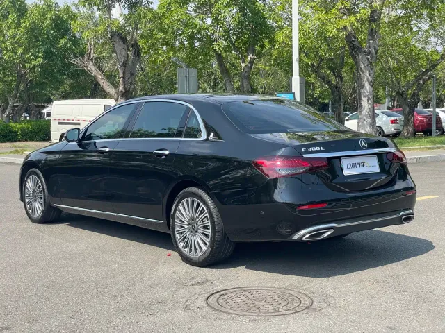 Mercedes-Benz E-Class — Фото автомобиля 20