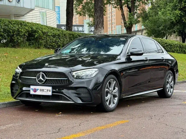 Фотография автомобиля — Mercedes-Benz E-Class