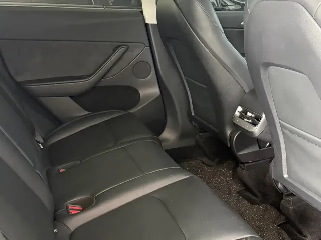 Tesla Model Y — Фото автомобиля 7