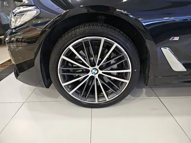 BMW 5 Series — Фото автомобиля 22