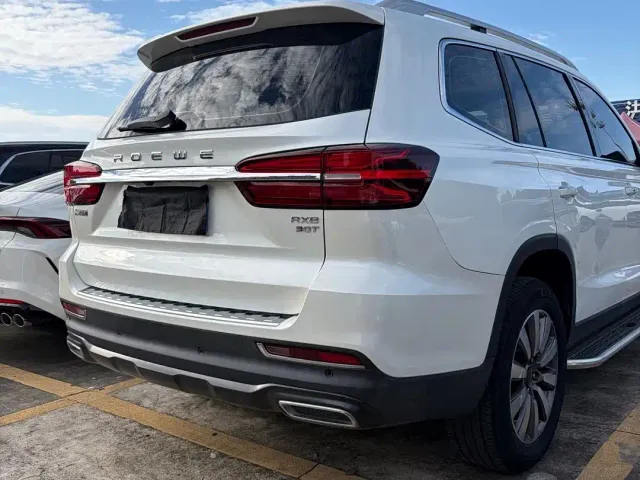 Roewe RX8 — Фото автомобиля 11