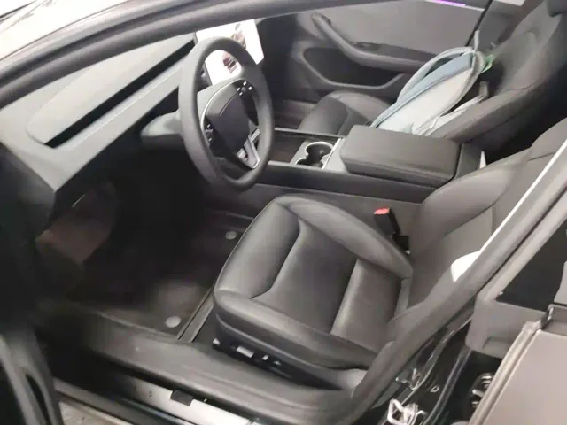 Tesla Model 3 — Фото автомобиля 14