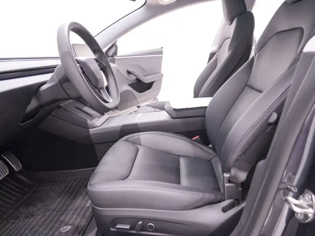 Tesla Model 3 — Фото автомобиля 25