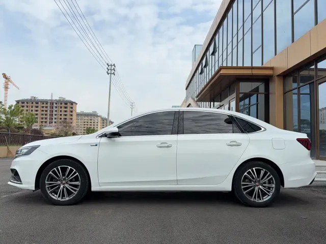 Roewe i6 — Фото автомобиля 7