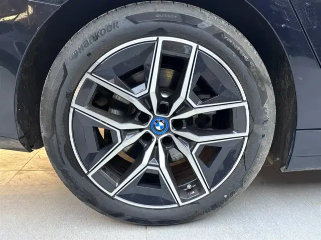 BMW i5 — Фото автомобиля 18