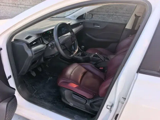 Roewe i5 — Фото автомобиля 14