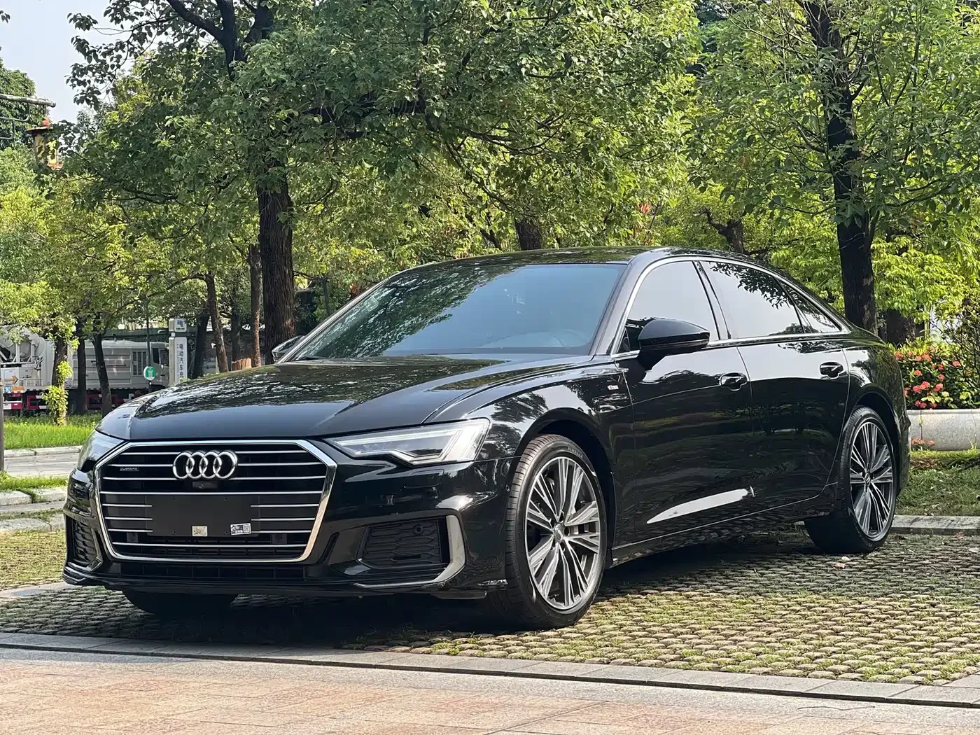 Фотография автомобиля — Audi A6L