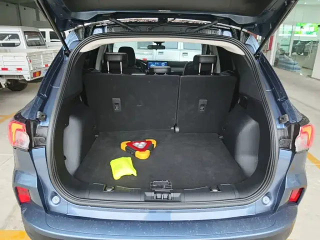 Ford Escape — Фото автомобиля 18