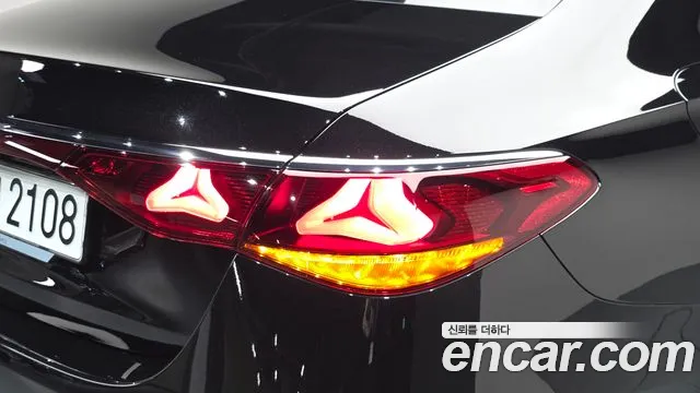 Mercedes-Benz E-Class — Фото автомобиля 8