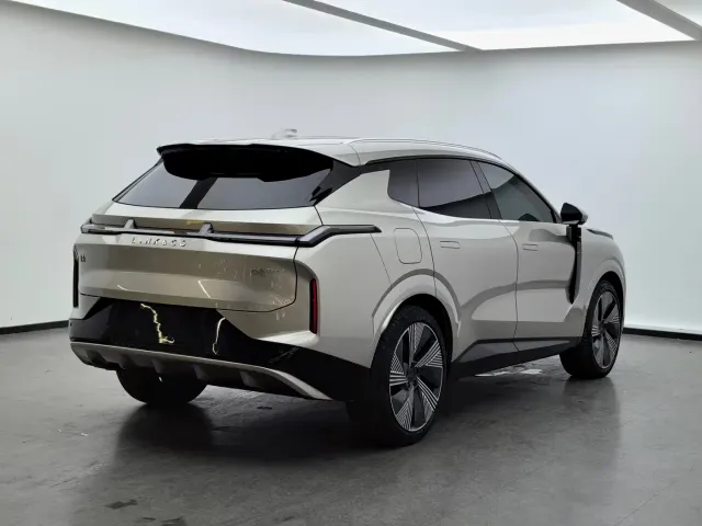 Lynk & Co 08 EM-P — Фото автомобиля 9