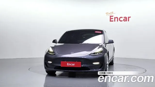 Tesla Model 3 — Фото автомобиля 2