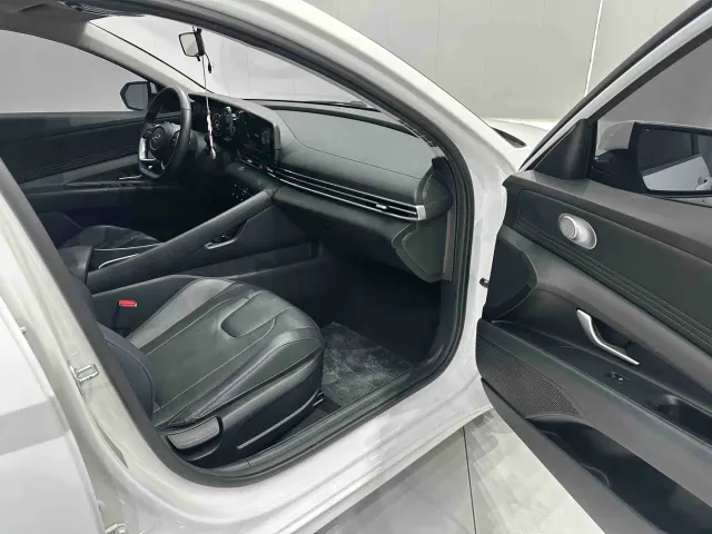 Hyundai Elantra — Фото автомобиля 19