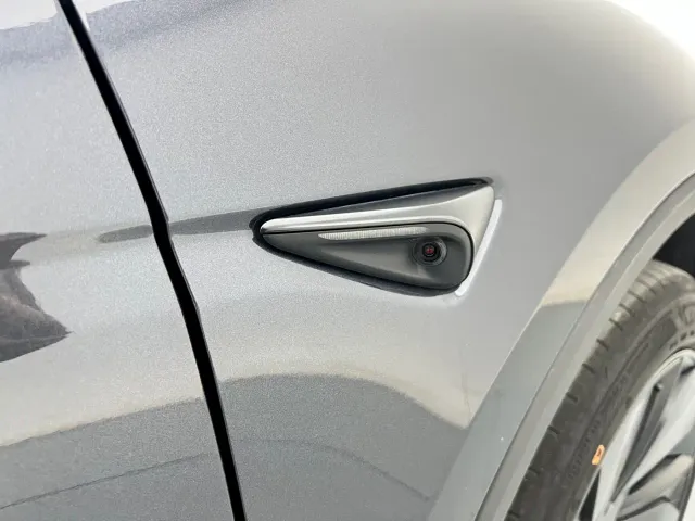 Tesla Model Y — Фото автомобиля 24