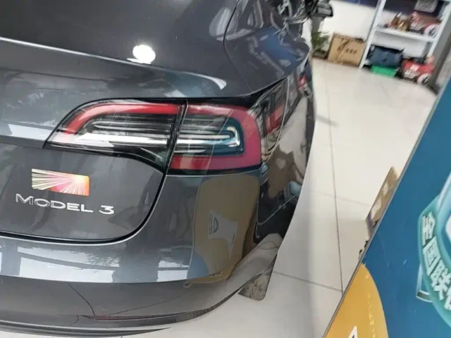 Tesla Model 3 — Фото автомобиля 23