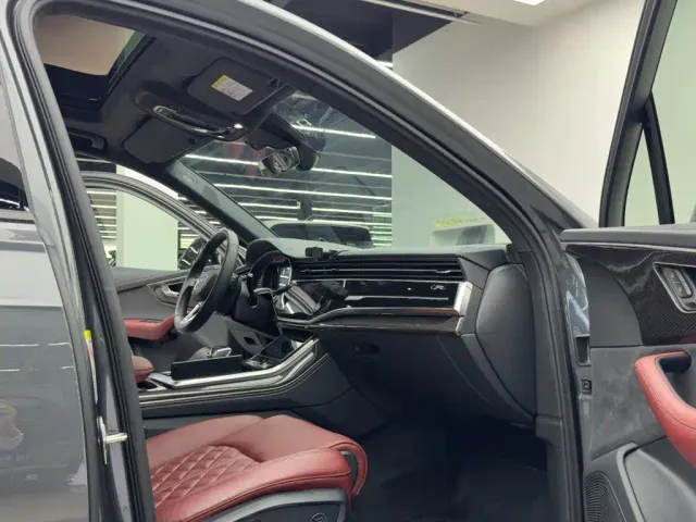 Audi SQ7 — Фото автомобиля 10