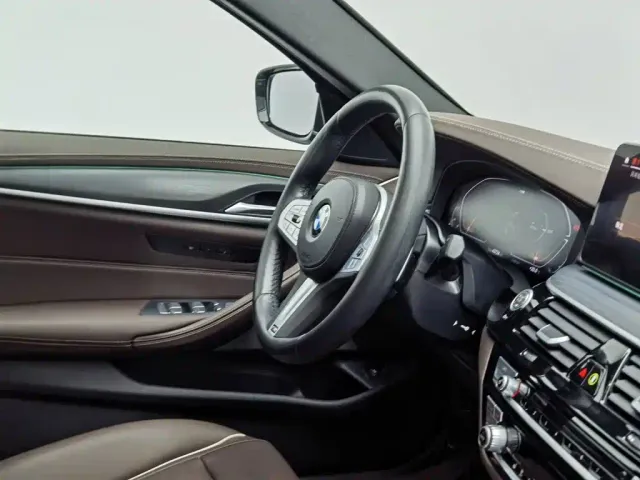 BMW 5 Series — Фото автомобиля 22