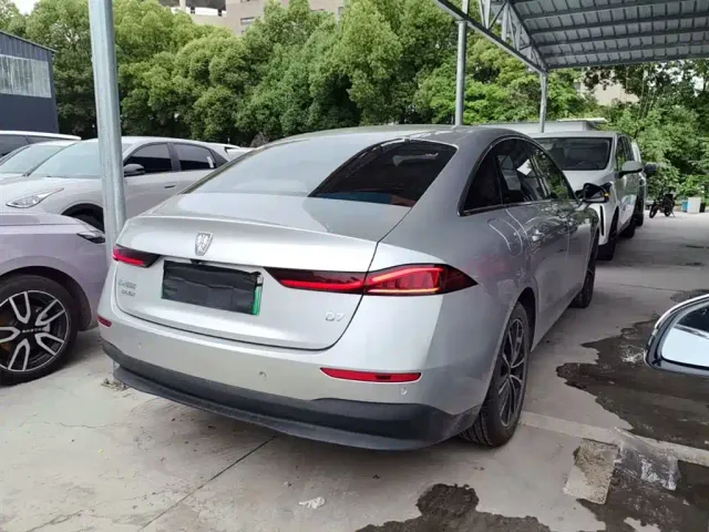 Roewe D7 — Фото автомобиля 6