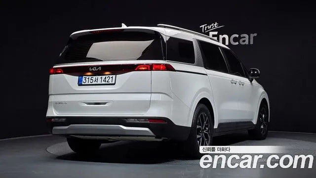 Kia Carnival Generation 4 — Фото автомобиля 2