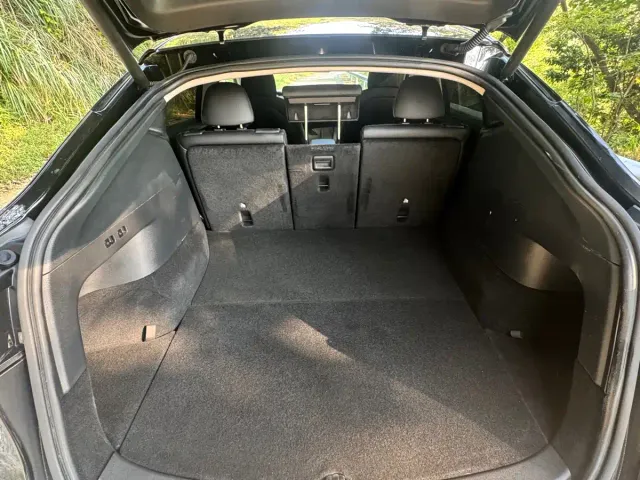Tesla Model Y — Фото автомобиля 8