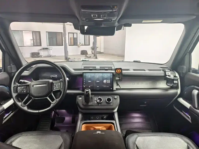 Land Rover Defender — Фото автомобиля 3