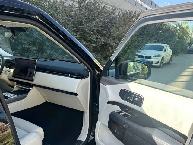 Zeekr 9X — Фото автомобиля 12