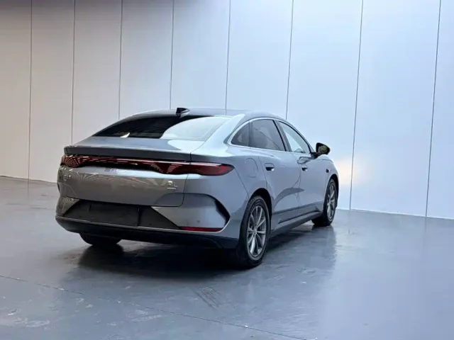 BYD Qin L — Фото автомобиля 6