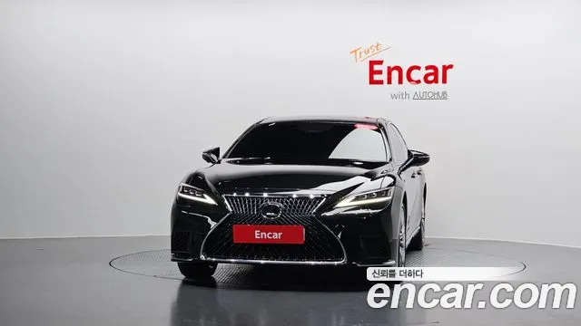 Lexus LS — Фото автомобиля 2