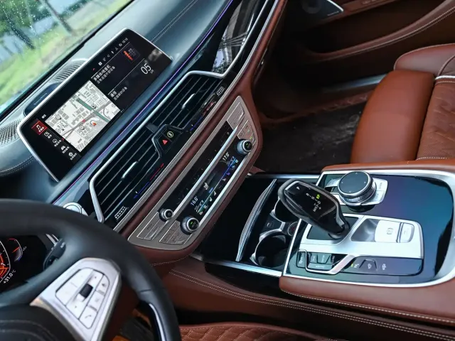 BMW 7 Series — Фото автомобиля 9