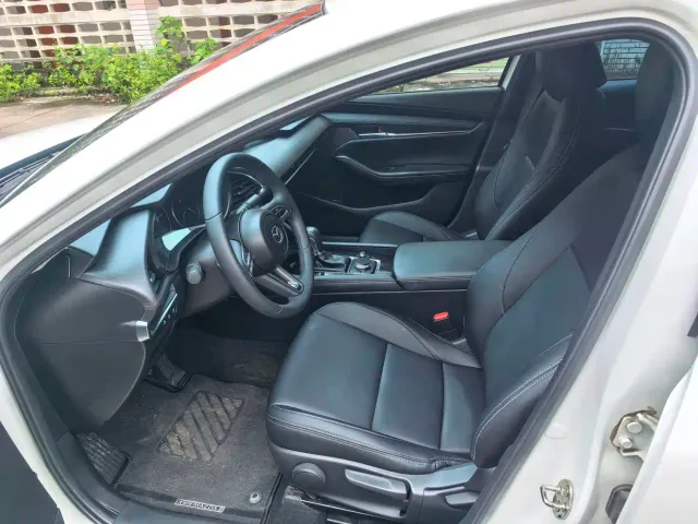 Mazda Axela — Фото автомобиля 7