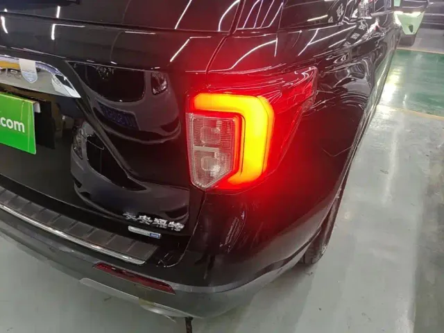 Ford Explorer — Фото автомобиля 7