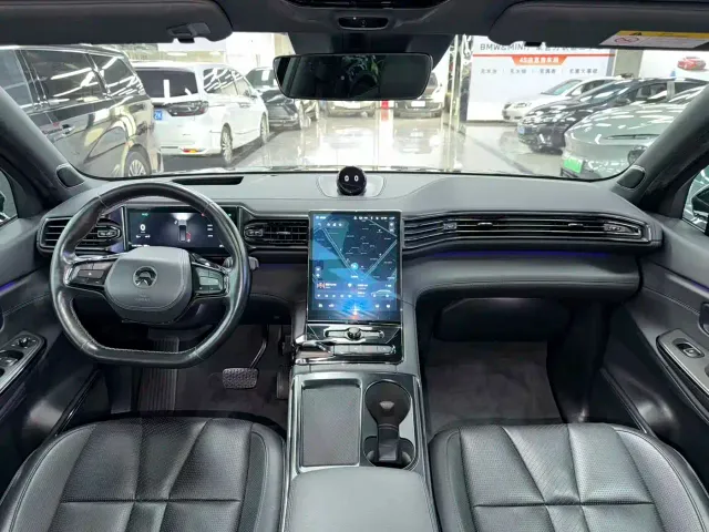 Nio ES8 — Фото автомобиля 13
