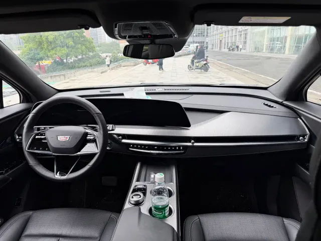 Cadillac XT5 — Фото автомобиля 11