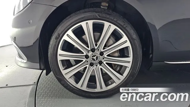 Mercedes-Benz E-Class E-класс W213 E350 4MATIC Exclusive — Фото автомобиля 4