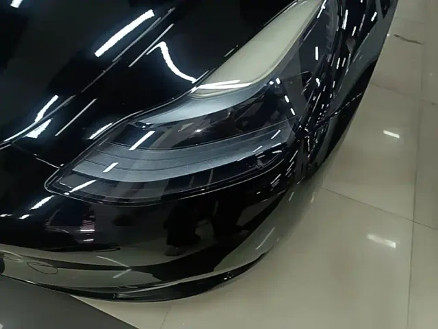 Tesla Model Y — Фото автомобиля 23